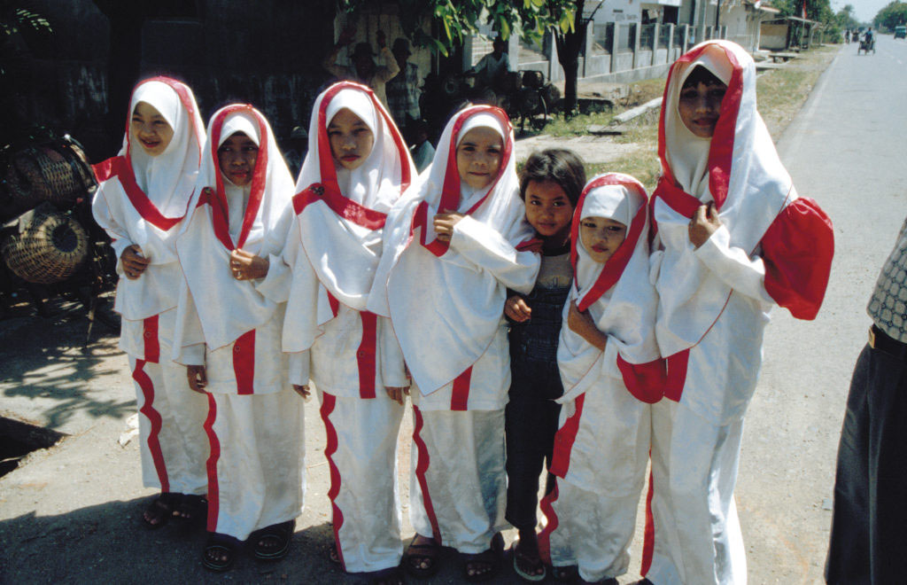 Maedchengruppe-1-Indonesien-1024x660